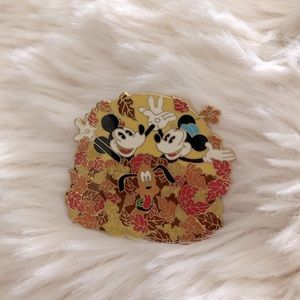 Disney 2003 Mickey and Minnie Fall Pin